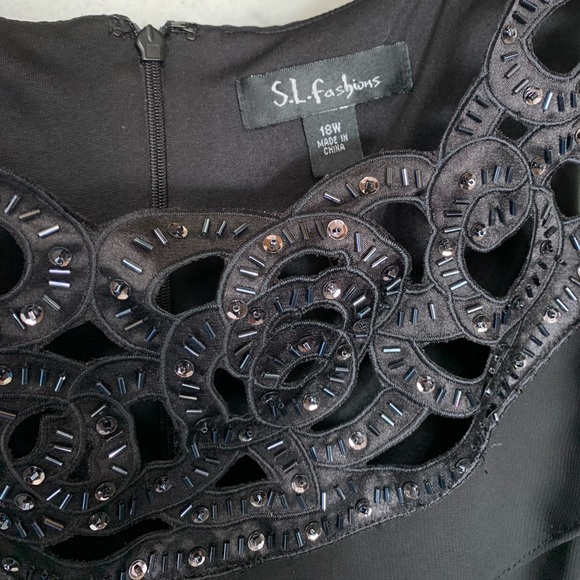 Elegant black dress - Picture 2 of 4